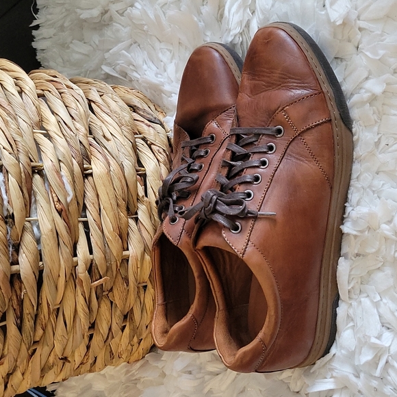 Johnston and Murphy brown sheepskin lace up sneakers - Picture 5 of 11
